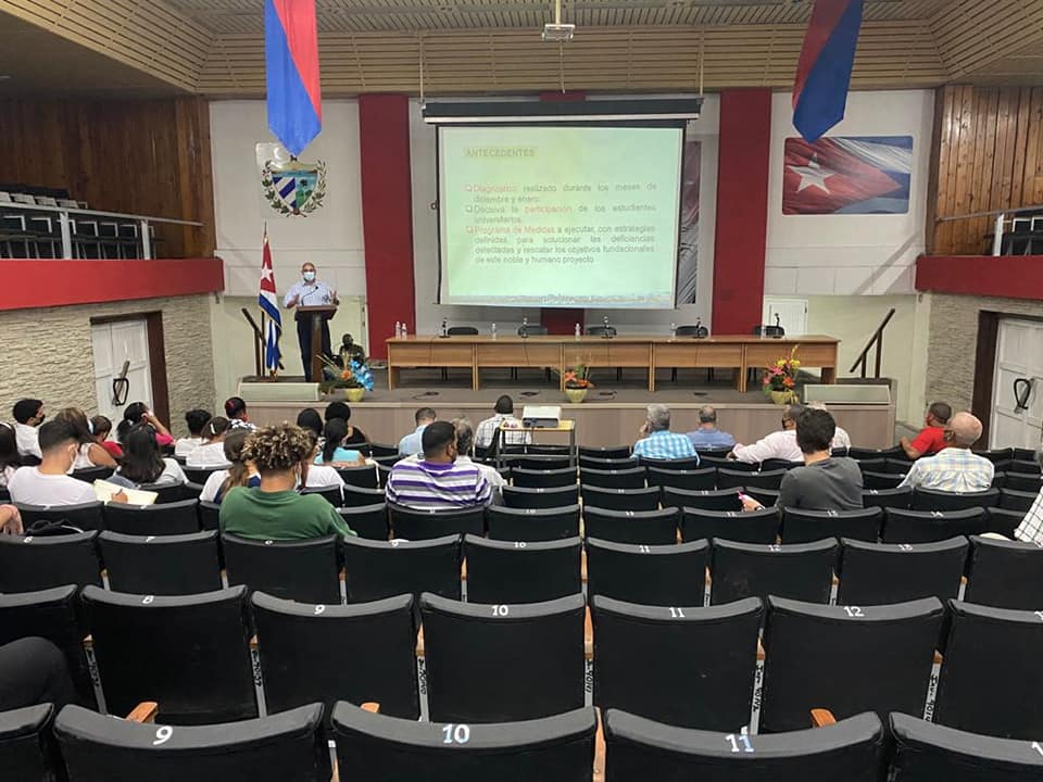 Comité Provincial del Partido y el Gobierno de La Habana sostuvo un provechoso intercambio con estudiantes y profesores de la Universidad