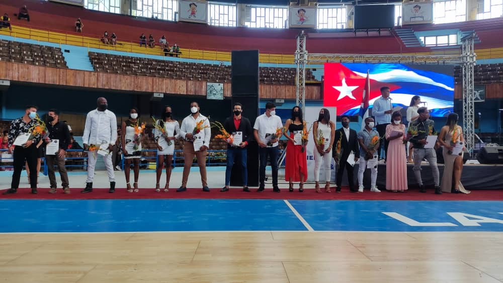 Entre los graduados estuvieron 27 campeones del movimiento deportivo cubano