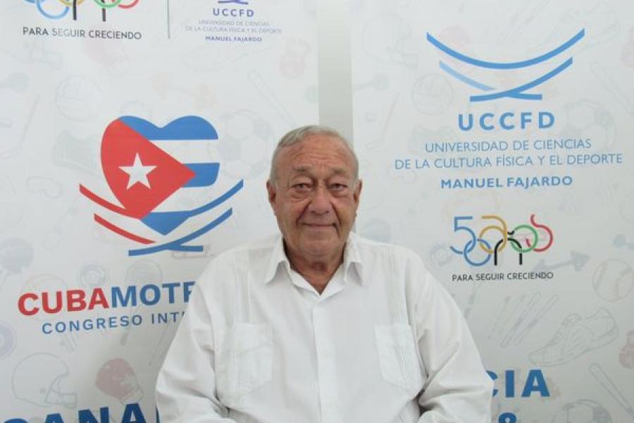 El Dr.Cs Iván Román Suárez es exaltado al Salón de la Fama de la Federación Panamericana de Pesas