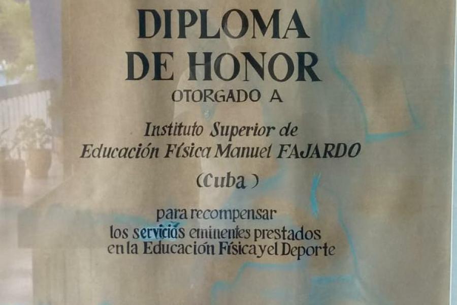 Diploma de Honor otorgado por la UNESCO al ISCF Comandante Manuel Fajardo