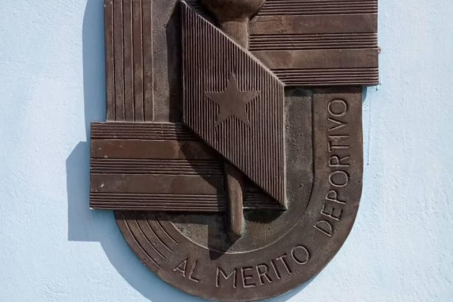 El Consejo de Estado de la República de Cuba otorgó la Orden al Mérito Deportivo al ISCF Manuel Fajardo