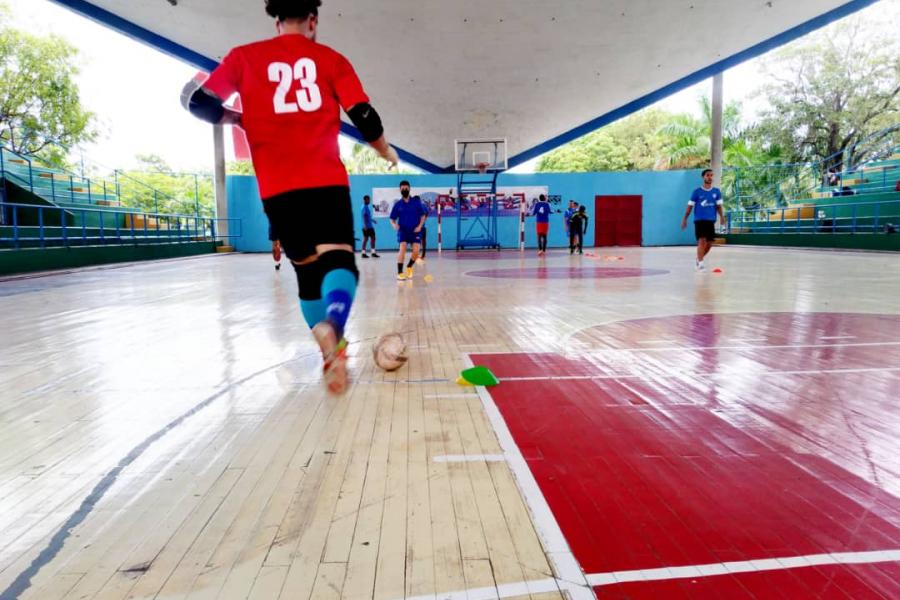 Preselección del equipo Habana de Futsal entrena en la UCCFD Manuel Fajardo
