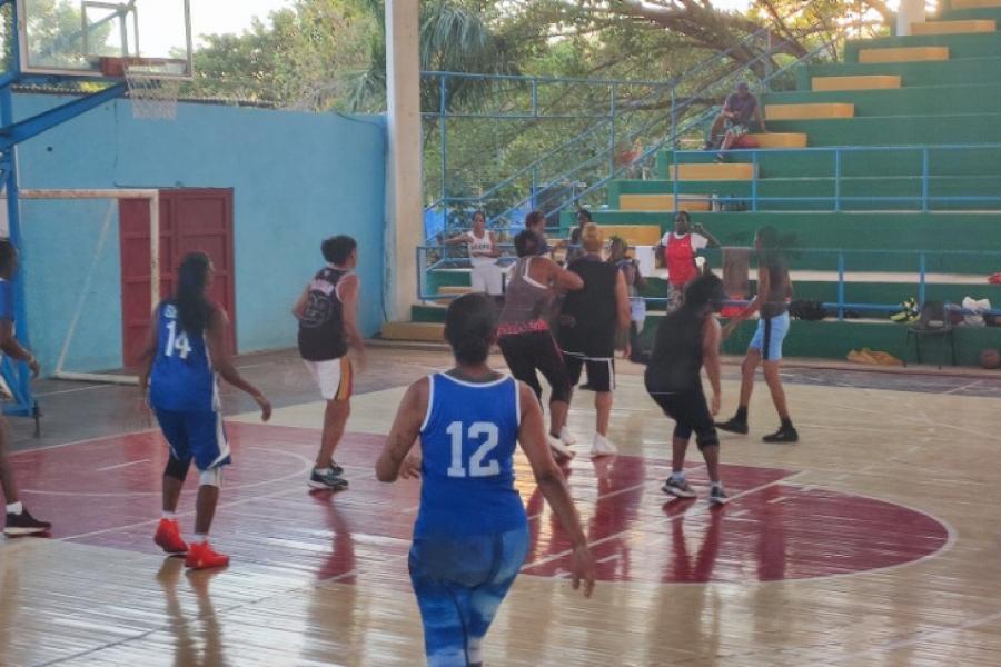 Segunda generación de veteranas del baloncesto  haciendo historia